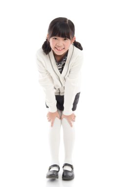 Güzel Asyalı kız beyaz arka plan üzerinde ayakta 