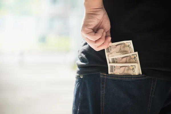 Sac à main de billets japonais de la poche arrière du jean — Photo