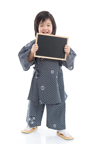 Lindo asiático chico holding negro tablero en blanco fondo —  Fotos de Stock