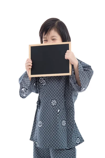 Lindo asiático chico holding negro tablero en blanco fondo — Foto de Stock