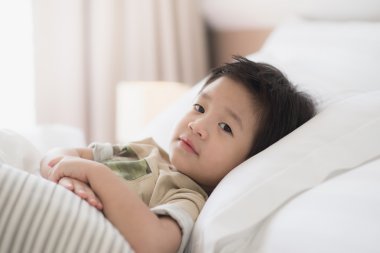 Şirin Asyalı çocuk yalan 