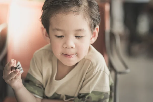 Cute Asian chid eating Spaghetti Carbonara — Stock Photo, Image