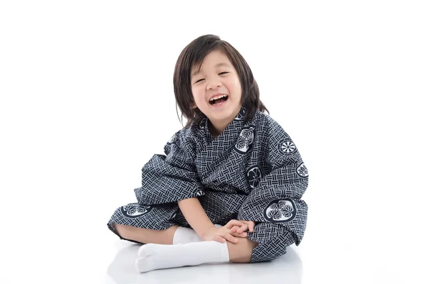 Feliz asiático chico en kimono sentado —  Fotos de Stock