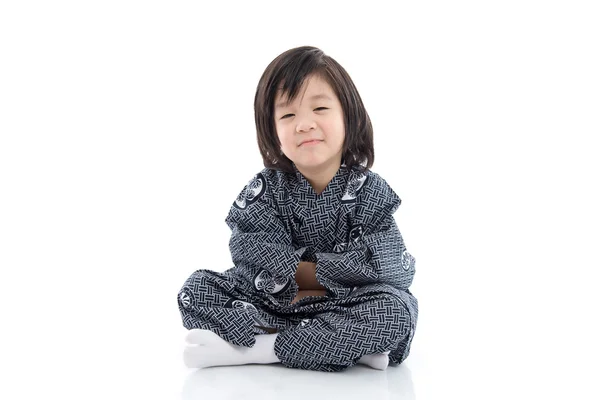 Feliz asiático chico en kimono sentado —  Fotos de Stock