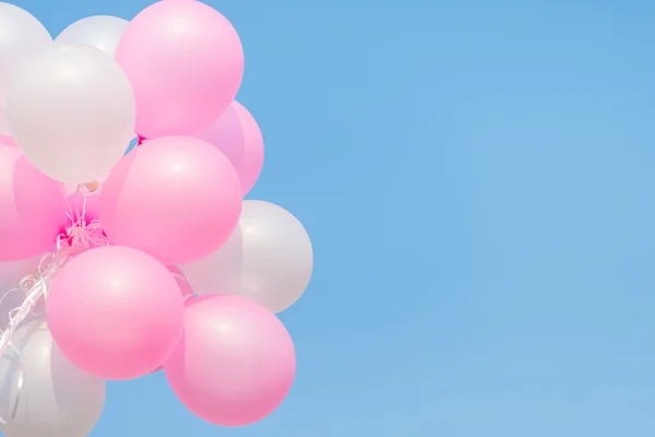 Ballon on on blue sky Konzept — Stockfoto