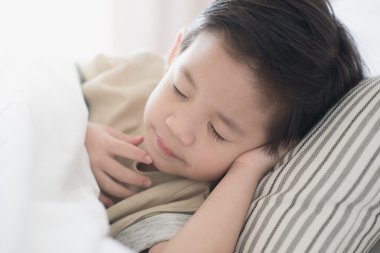 Şirin Asyalı çocuk yalan 