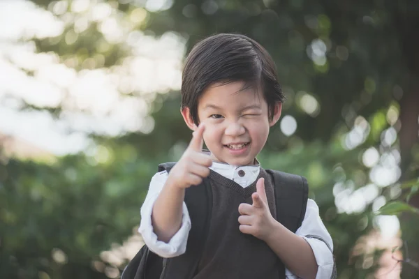 Asiática estudiante con mochila — Foto de Stock