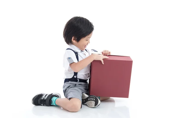 Regalo de apertura infantil caja de regalo sobre fondo blanco — Foto de Stock