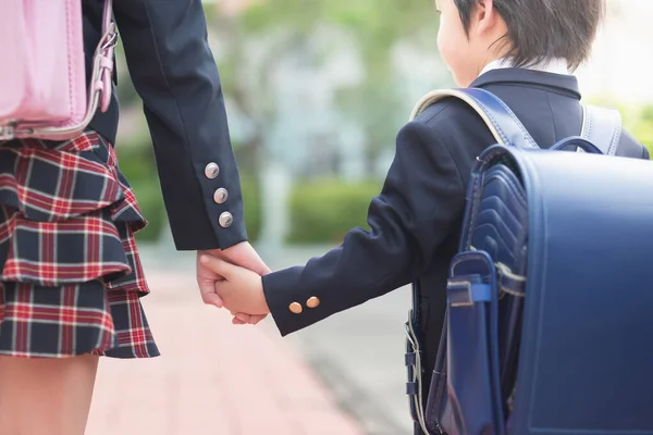 Bonito Asiático Crianças Segurando Mão Juntos Enquanto Vai Para Escola — Fotografia de Stock