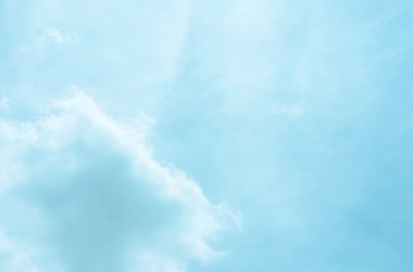 Mavi gökyüzü güneş ve bulut