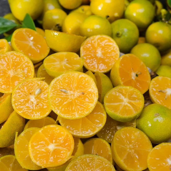 Many fresh slice Citrus fruit — Stock Photo, Image