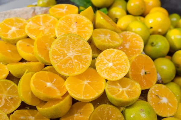 Muitas frutas cítricas de fatia fresca — Fotografia de Stock