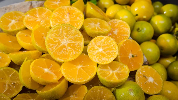 Many fresh slice Citrus fruit — Stock Photo, Image