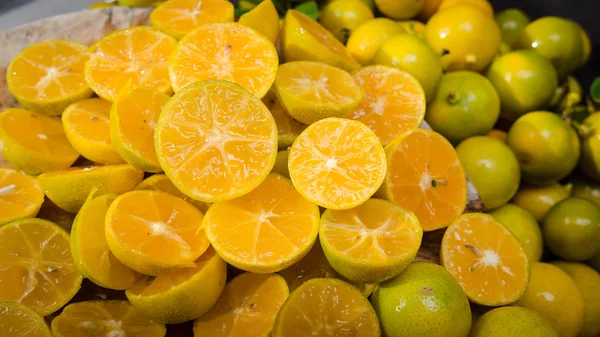 Many fresh slice Citrus fruit — Stock Photo, Image