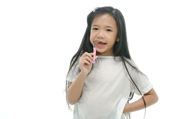 Pouco bonito asiático menina escovação dentes — Fotografia de Stock