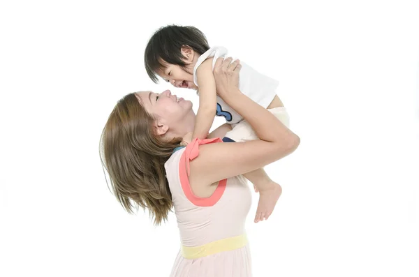 Mère et bébé baisers, rires et câlins — Photo