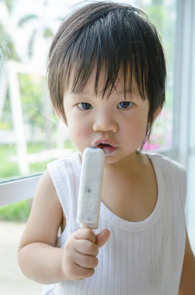 Little baby  boy with icecream — Stock Photo, Image