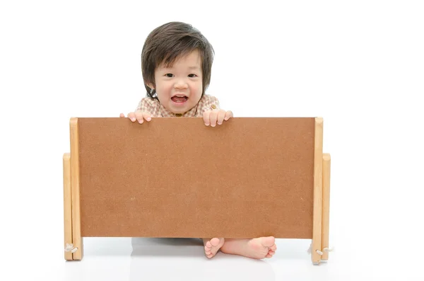 Schattige baby met een woodboard — Stockfoto