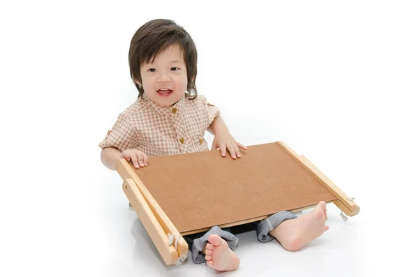 Schattige baby met een woodboard — Stockfoto