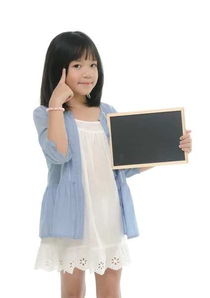 Bella asiatico ragazza holding gesso bordo su bianco — Foto Stock