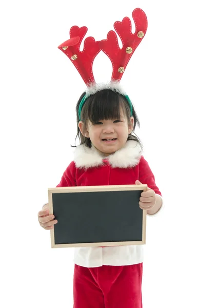 Мила азіатська дитина в костюмі Санти тримає дошку — стокове фото