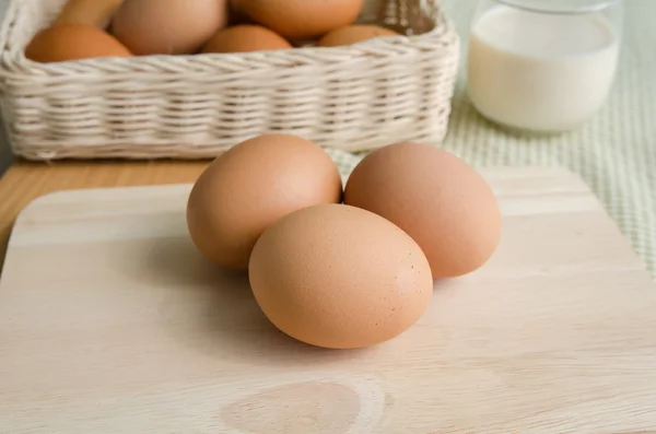 Close up of eggs on wooden table — Stock Photo, Image