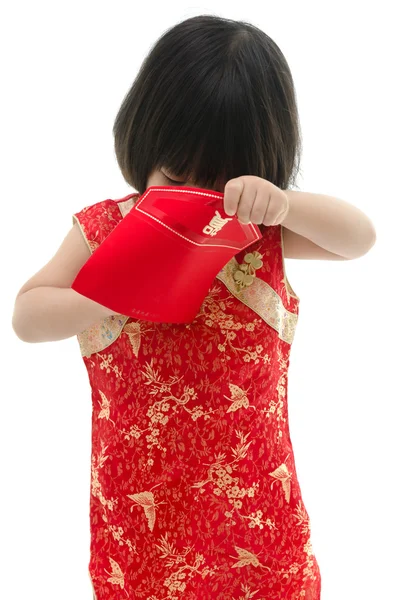 Asiatico bambino holding ang pow o rosso packet monetary gift — Foto Stock