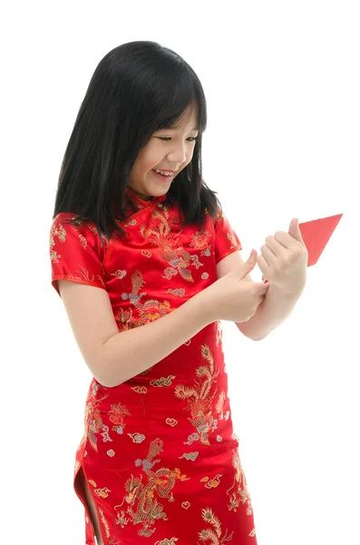 Beautiful asian girl holding ang pow or red packet monetary gift — Stock Photo, Image