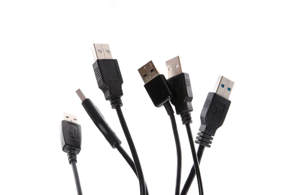Много кабеля USB на белом фоне — стоковое фото