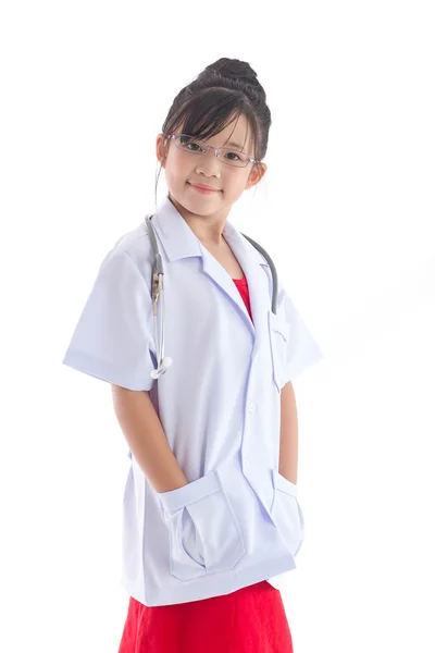 Schöne asiatische Mädchen in einem Arzt Uniform — Stockfoto