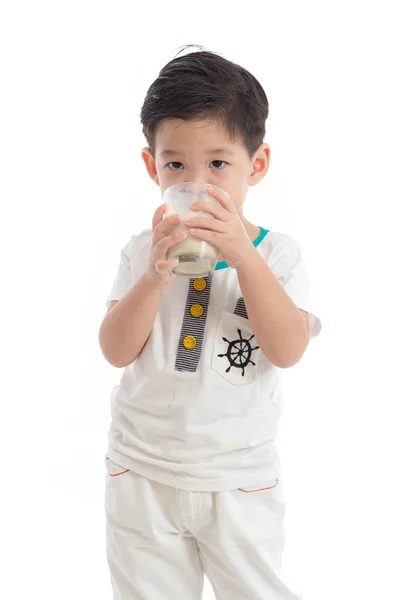 Χαριτωμένο Ασίας αγόρι γάλα κατανάλωσης — Φωτογραφία Αρχείου