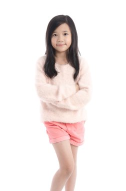 Güzel Asyalı kız beyaz arka plan üzerinde ayakta