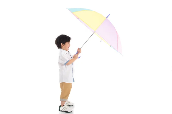 귀여운 아시아 소년 지주 우산 — 스톡 사진
