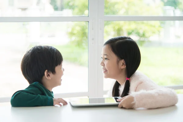 खुश एशियाई बच्चों — स्टॉक फ़ोटो, इमेज