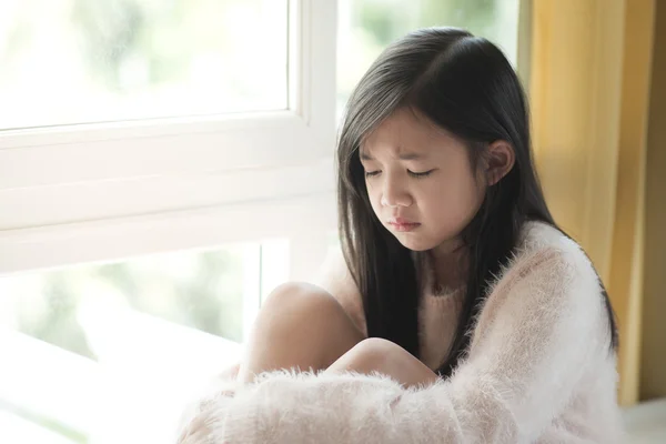 Retrato de asiático bela menina triste — Fotografia de Stock