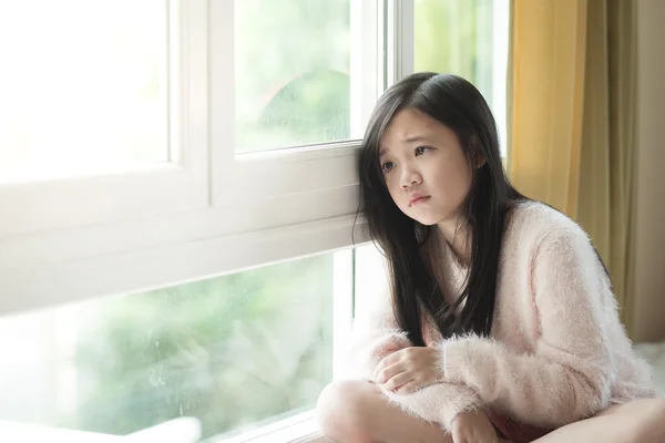 Retrato de asiático bela menina triste — Fotografia de Stock