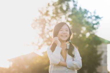 Güzel Asyalı kız rahatlatıcı