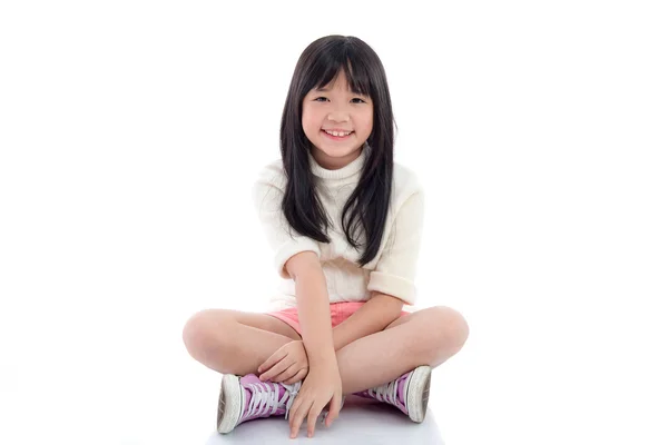 Gyönyörű ázsiai lány ül — Stock Fotó