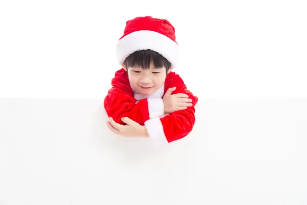 Pequeno menino asiático em Santa Claus uniforme com uma bandeira vazia — Fotografia de Stock