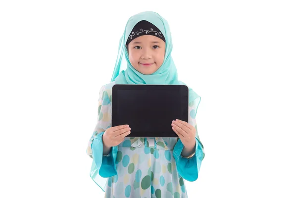 Asian muslim girl holding tablet — Stock Photo, Image