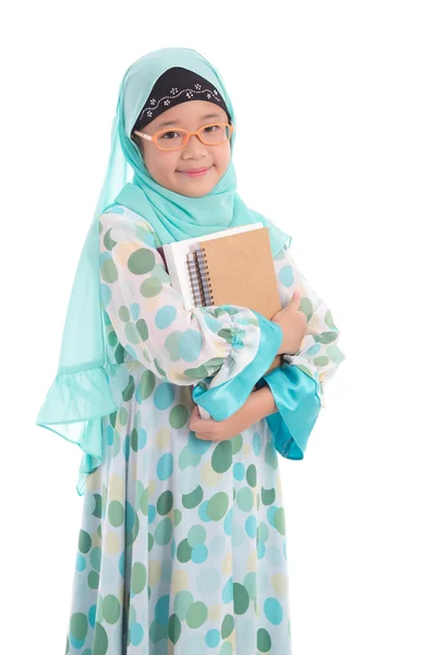 Asiático muçulmano estudante segurando livros — Fotografia de Stock