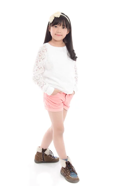 Asiático chica de pie en blanco fondo aislado —  Fotos de Stock