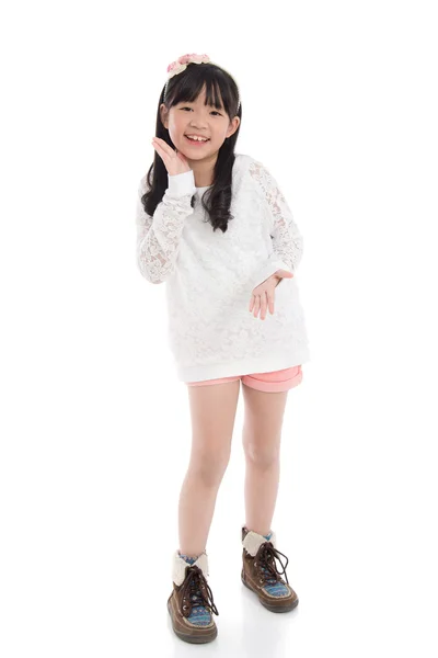 Asijská dívka tančí na bílém pozadí, samostatný — Stock fotografie