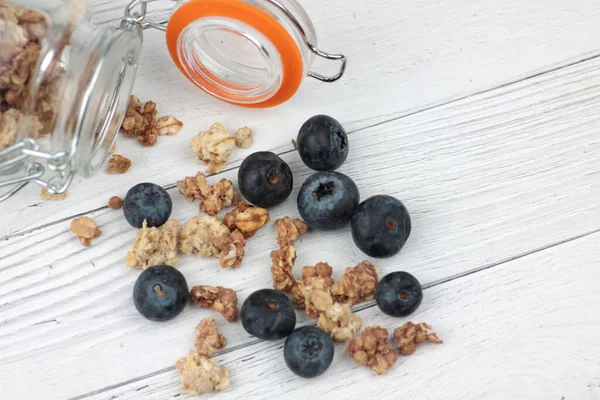 Myrtille Boîte Verre Granola Sur Fond Gris Plat Laïc Concept — Photo