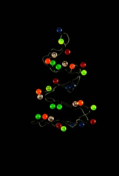 Árvore Natal Alternativa Grinalda Contra Fundo Preto Imagem Contém Espaço — Fotografia de Stock