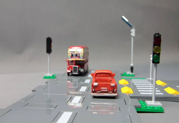 Concepto Seguridad Vial Modelo Transversal Con Señales Tráfico Recogida Autobús — Foto de Stock