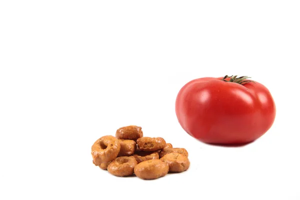 Einen Haufen Tarallini Italienische Vollkornjause Und Eine Tomate Isoliert Auf — Stockfoto