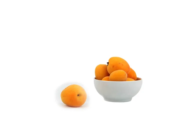 Hälsosam Kost Skål Aprikoser Isolerad Vit Bakgrund Iage Innehåller Kopieringsutrymme — Stockfoto