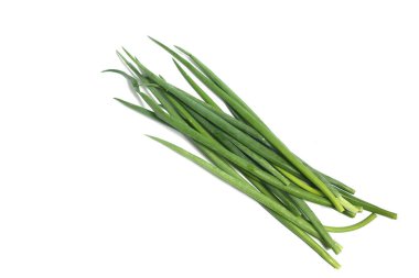 Sağlıklı beslenme - beyaz arka planda izole edilmiş bir yığın soğan. Resim kopyalama alanı içeriyor