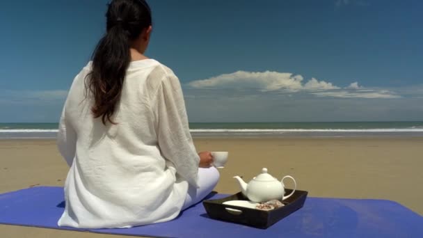 Concepto Bienestar Relajación Tiro Espalda Mujer Asiática Sana Hermosa Blanco — Vídeo de stock